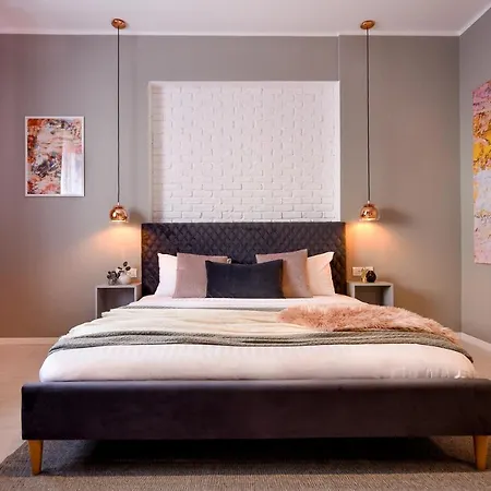 Apartment Life In Pink - Comfy Central Studio Bukarest
