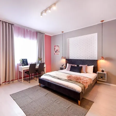 Life In Pink - Comfy Central Studio *