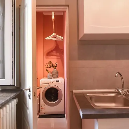 Life In Pink - Comfy Central Studio Bukarest