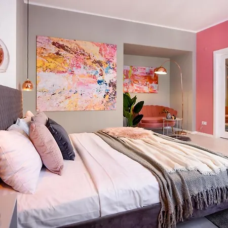 Life In Pink - Comfy Central Studio