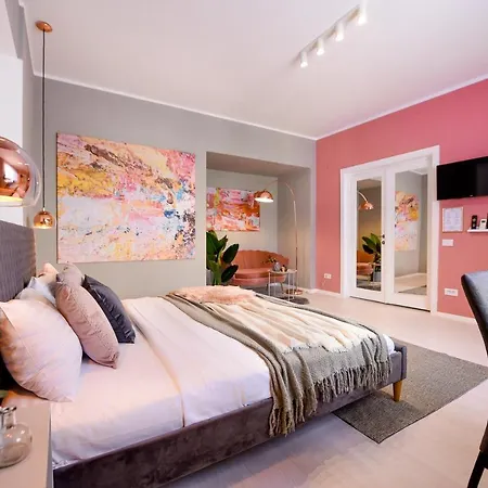 Life In Pink - Comfy Central Studio