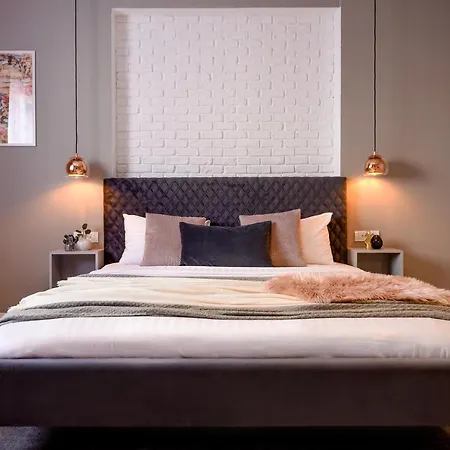 Apartment Life In Pink - Comfy Central Studio Bukarest