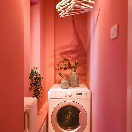 Life In Pink - Comfy Central Studio * Bukarest